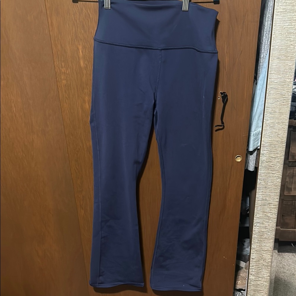 Women’s Alo yoga slim bootcut stretch yoga legging navy large